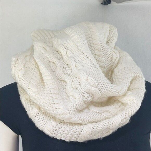 Calvin Klein cable knit infinity scarf - Picture 2 of 5